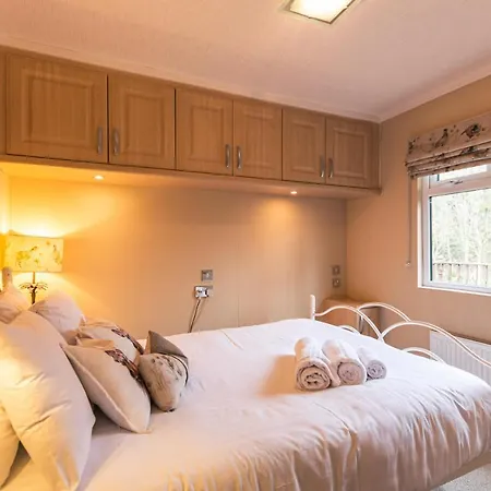 Hunters With Hot Tub Lodge Malton