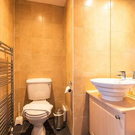 Hunters With Hot Tub 山林小屋 马尔顿