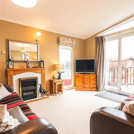 Hunters With Hot Tub Lodge Malton