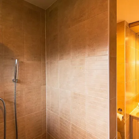 Hunters With Hot Tub * 马尔顿