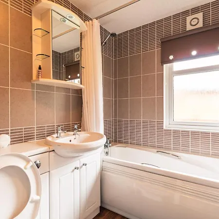 Hunters With Hot Tub *