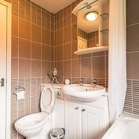 Hunters With Hot Tub Lodge Malton