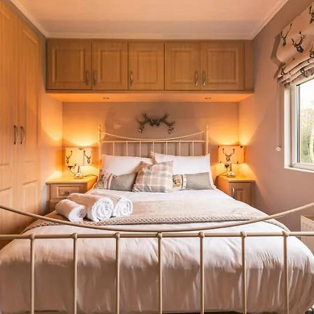 Hunters With Hot Tub 山林小屋 马尔顿