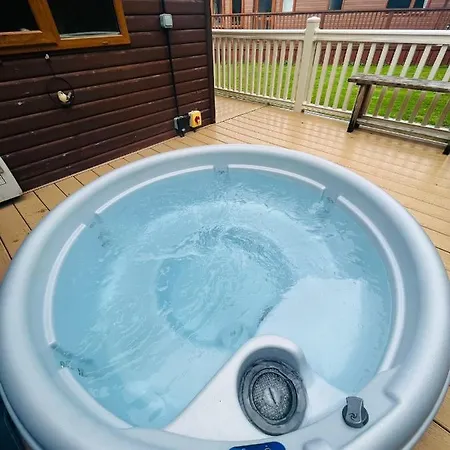 Hunters With Hot Tub Malton
