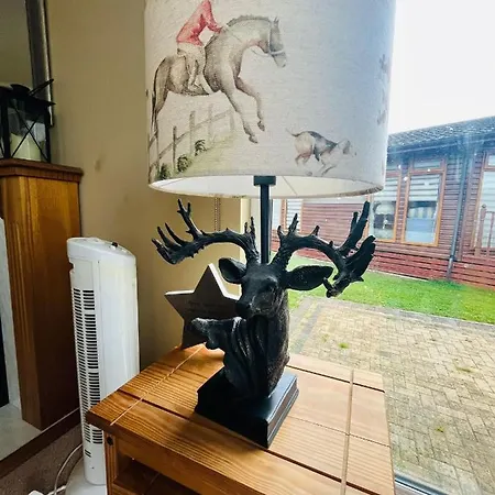 Hunters With Hot Tub Lodge Malton