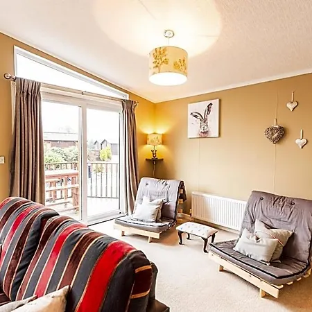 Hunters With Hot Tub Lodge Malton
