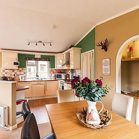 Hunters With Hot Tub Lodge Malton
