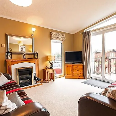 Hunters With Hot Tub Lodge Malton