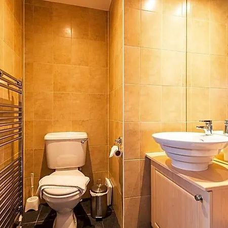 Hunters With Hot Tub Lodge *