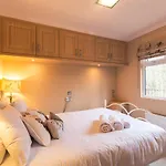 Hunters With Hot Tub 山林小屋 马尔顿