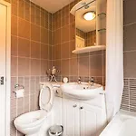 Hunters With Hot Tub 山林小屋 马尔顿
